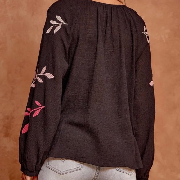 NWT Boho Black Embroidered Blouse Top - Picture 4 of 4